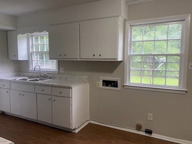 Building Photo - 4112 S Dowfield Dr