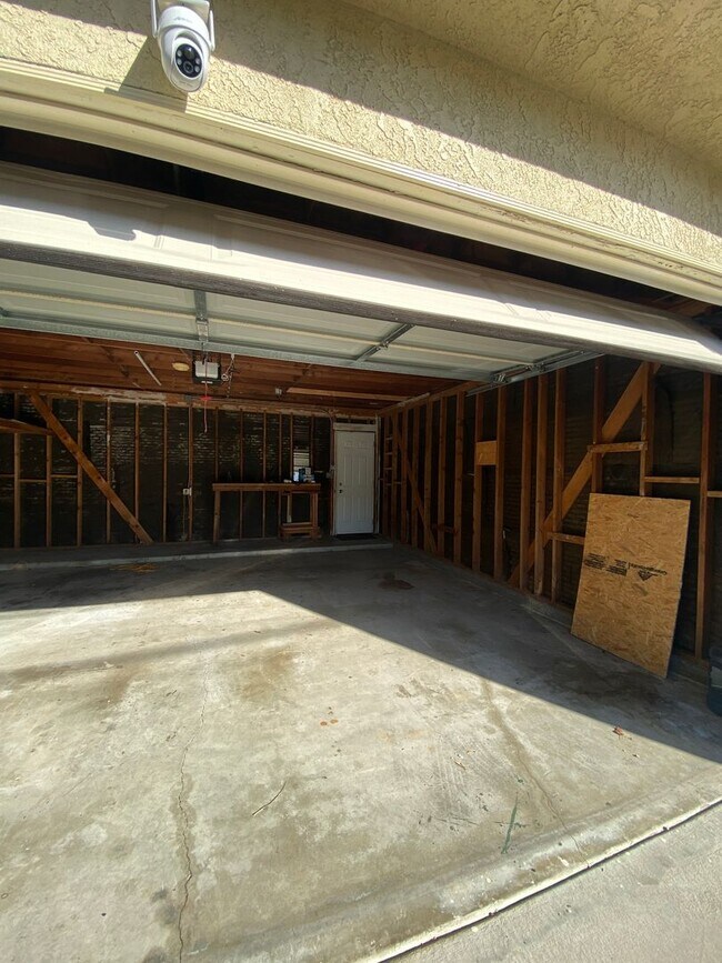 Building Photo - Julian House (DMM125)