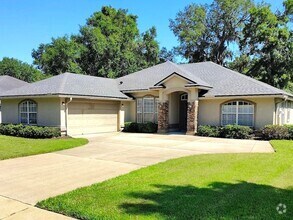 Building Photo - Large 3BD/2BA |Quiet Setting | Fenced Yard