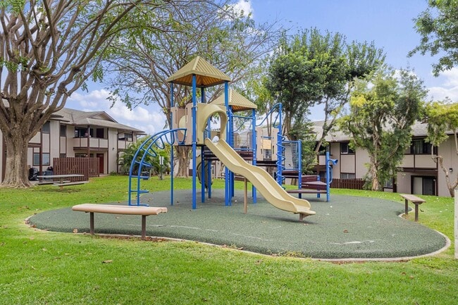 Building Photo - Pet-Friendly 2-Bed Gem | Steps from Leeward CC