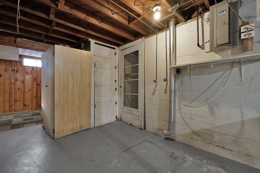 Building Photo - 995 Wiltshire Rd