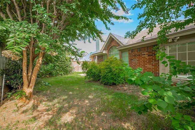 Building Photo - 8814 Fairbloom Ln