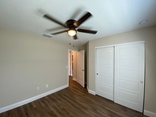 Building Photo - Custom Home - Desirable SE Ocala Neighborhood 3/2/2 **Available Soon**