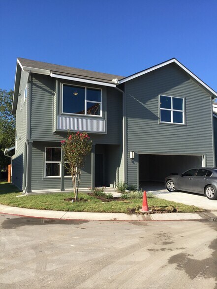 Primary Photo - 5616 S 1st St
