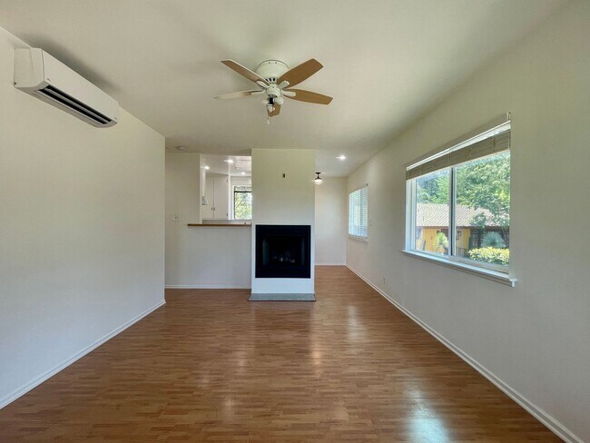 Building Photo - 3227 Bennett Dr