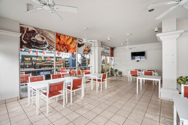 Building Photo - 18051 Biscayne Blvd