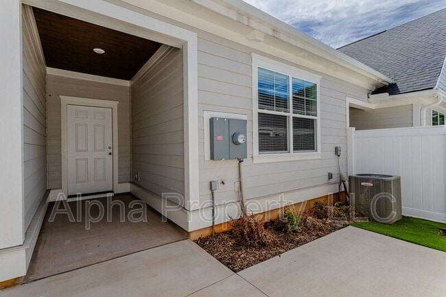 Building Photo - 18 Alderly Wy