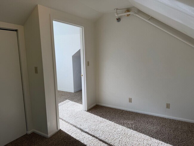 Building Photo - 863 G St