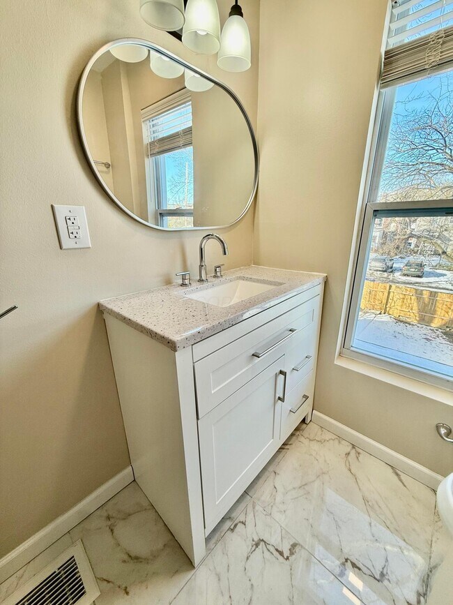 Building Photo - 575 Gilbert St