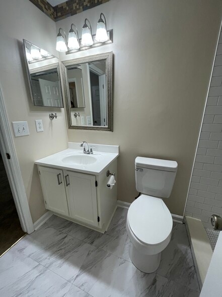 Building Photo - 909 Wentworth Ct