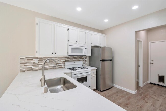 Building Photo - 18014 Flynn Dr