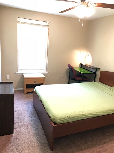 Building Photo - 21727 Hidden Rivers Dr N