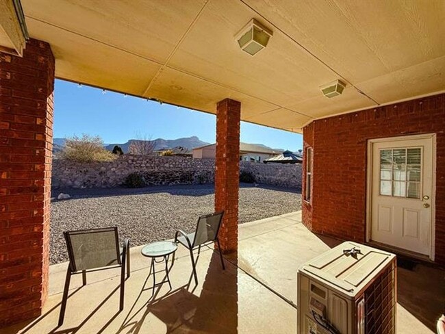 Building Photo - 2409 Saguaro Loop