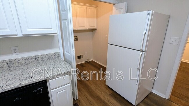 Building Photo - 294 Robin Ln SE