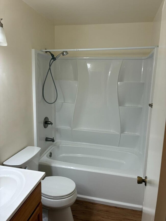 Building Photo - 109 Piccadilly Pl