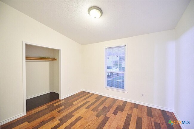 Building Photo - 919 Southside Dr