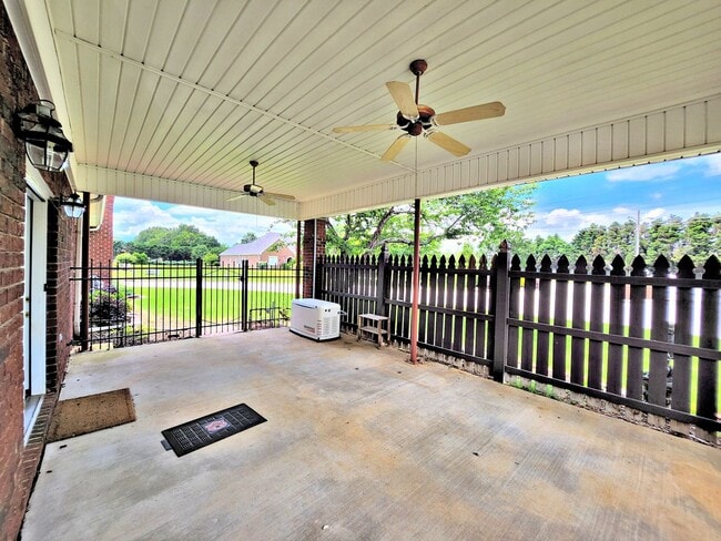 Building Photo - HOUSE FOR RENT - DECATUR