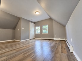 Building Photo - 366 Sigourney Street