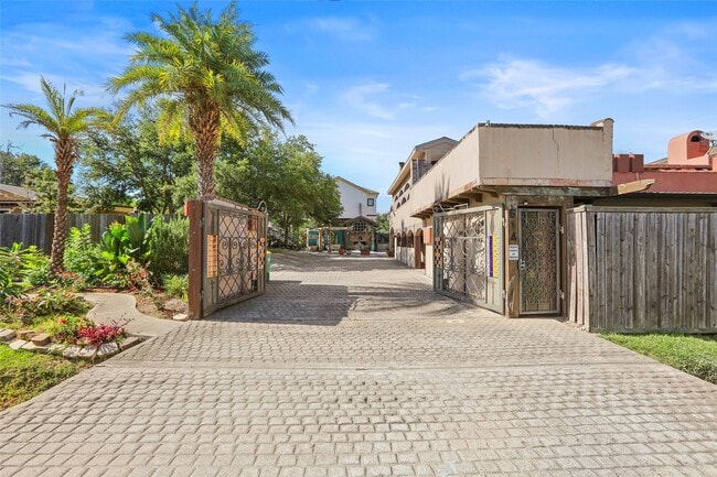 Building Photo - 614 Pine Gully Rd