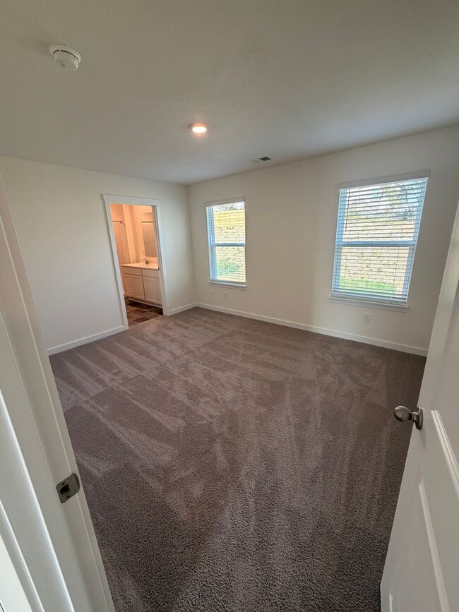 Building Photo - BRAND NEW 2026 CONSTRUCTION: Modern 3BD/2.5BA Home in Knoxville!