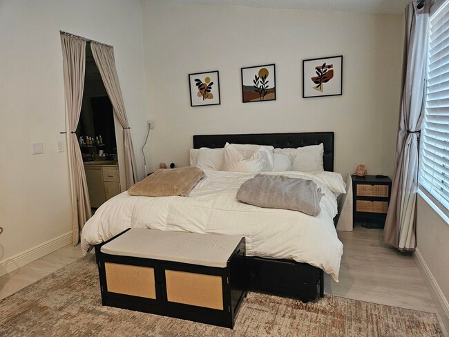 Building Photo - 7976 La Mirada Dr