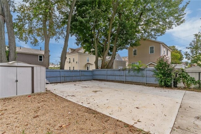 Building Photo - 176 Pavilion Ave