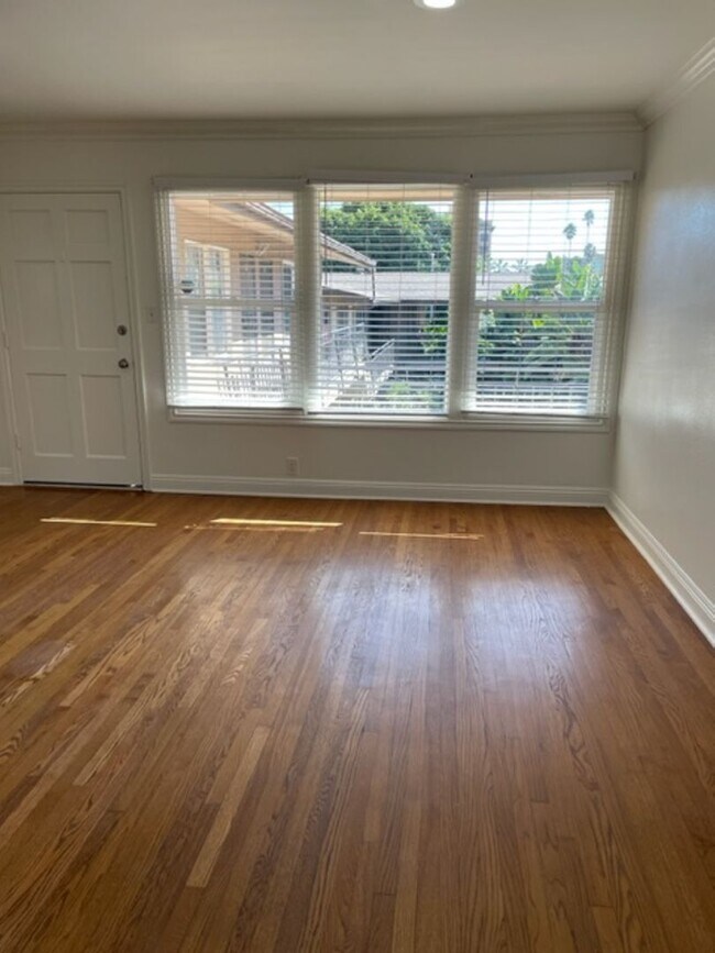 Building Photo - Beautiful 2 Bedroom Condo In Long Beach