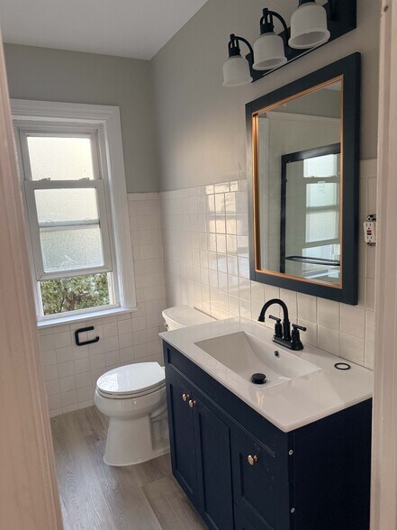 Building Photo - 6704 N Trumbull Ave