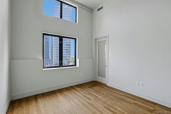 Building Photo - 25 Leroy Pl
