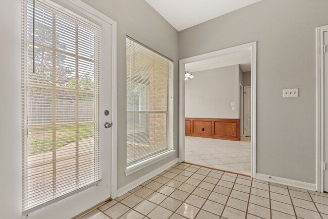 Building Photo - Spacious and Full of Character -  3,000+ S...