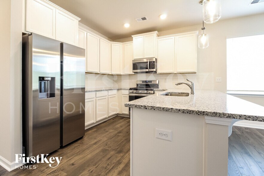 Building Photo - 905 Birchcrest Wy