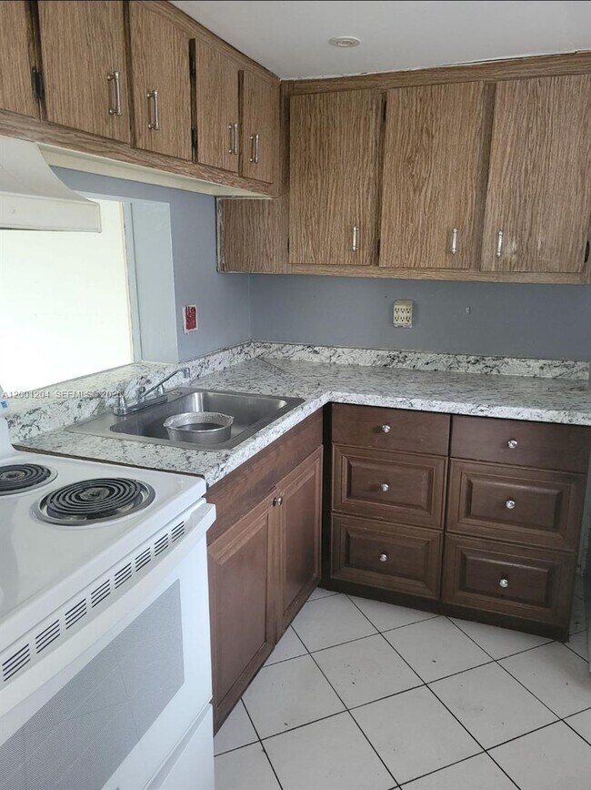 Building Photo - 2800 NW 56th Ave