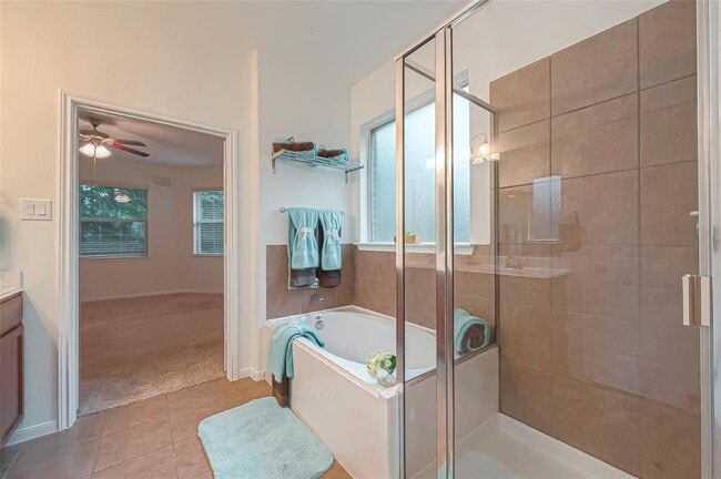 Building Photo - 1924 Honey Laurel Dr