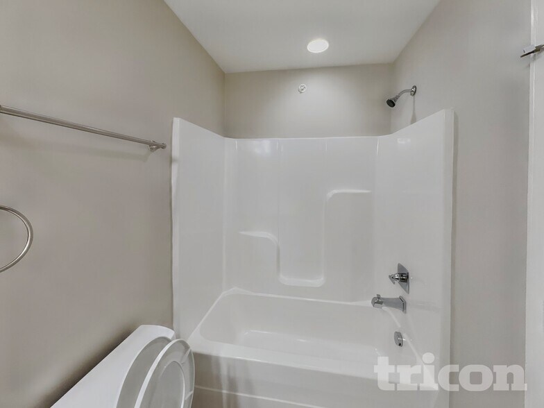 Building Photo - 133 Hickory Station Ln