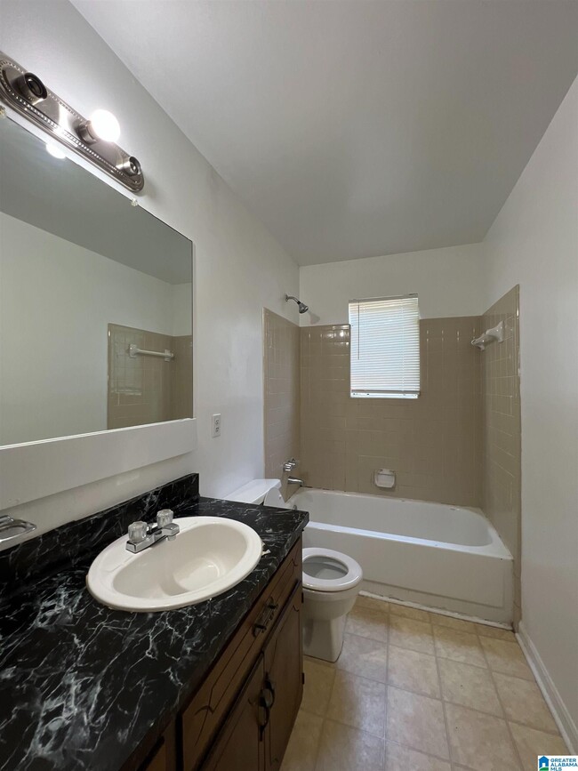 Building Photo - 1717 6th Pl Cir NW