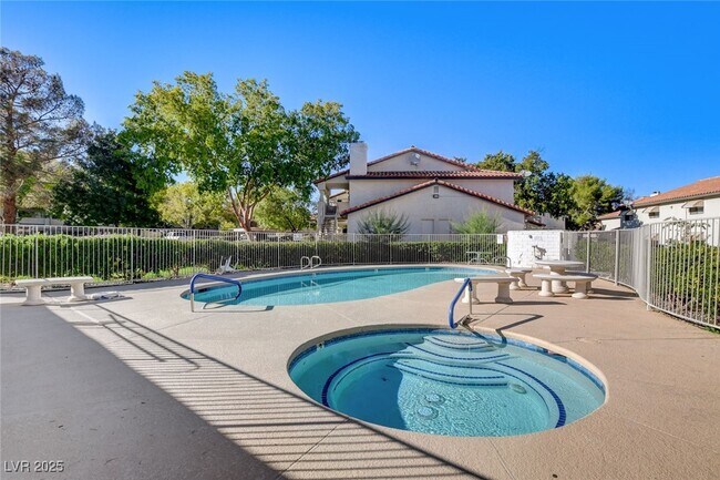 Building Photo - 2713 Otter Creek Ct