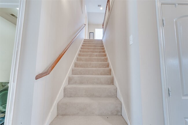 Building Photo - 25806 Palmdale Estate Dr