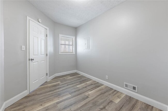 Building Photo - 539 S Monroe St