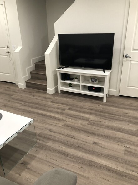 Building Photo - 355 N Maple St