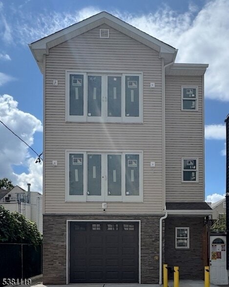 Primary Photo - 385 Lafayette St