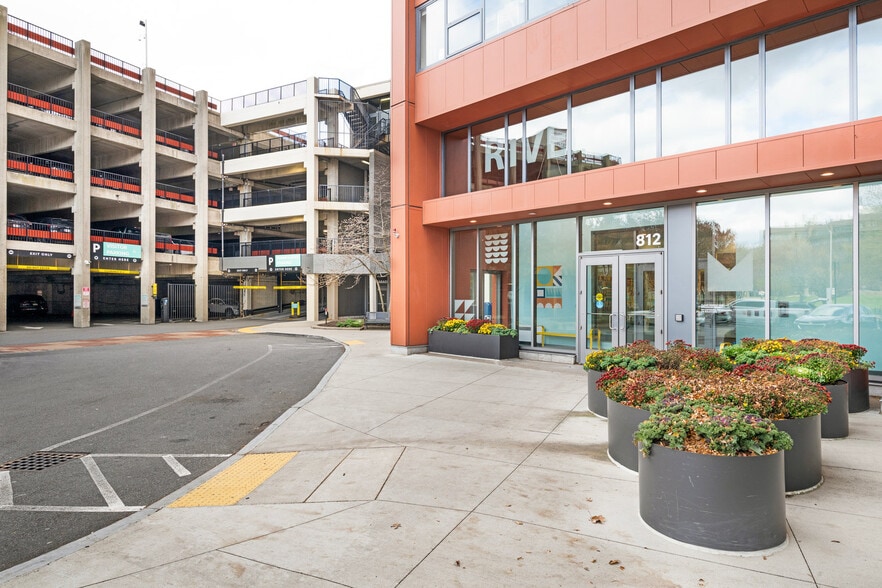 Building Photo - 812 Memorial Dr