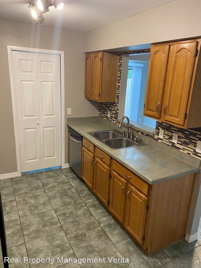 Building Photo - 2 br, 2.5 bath House - 2888 Wareham Ct