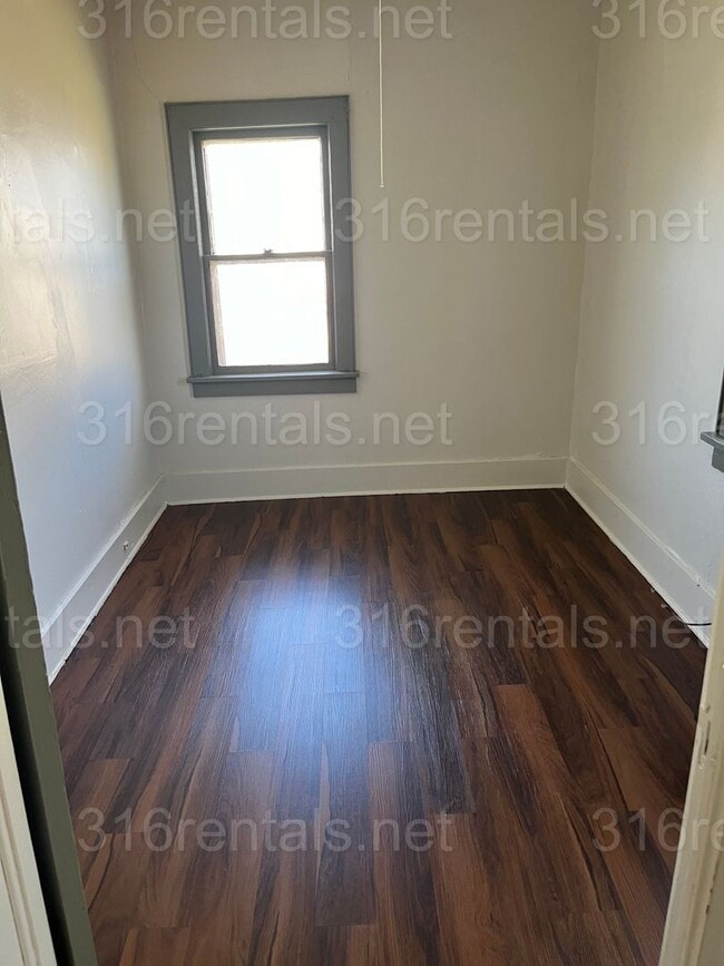 Building Photo - $700 - 1 bed 1 bath - Single Family Home