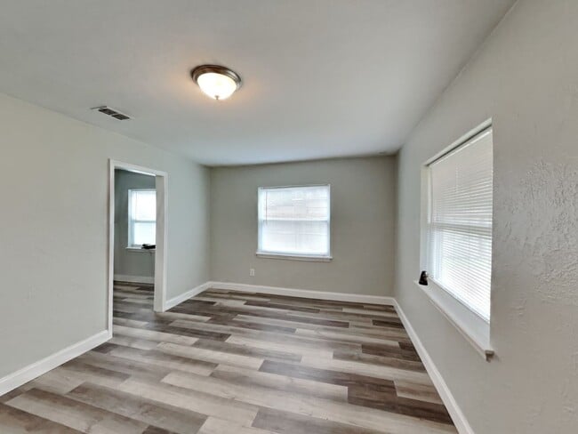 Building Photo - 3BR/1.5BA Home in Jacksonville FL w/ Spaci...