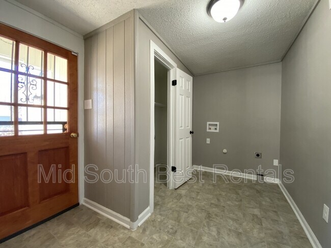 Building Photo - 3140 Sinclair St