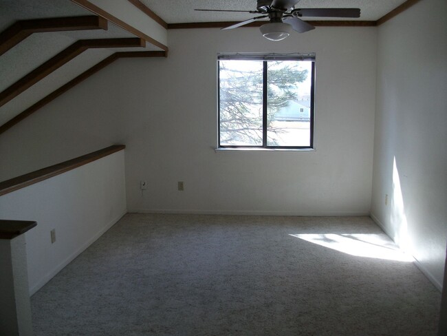 Building Photo - 2 Bedroom, 2 bath located at The Meadows i...