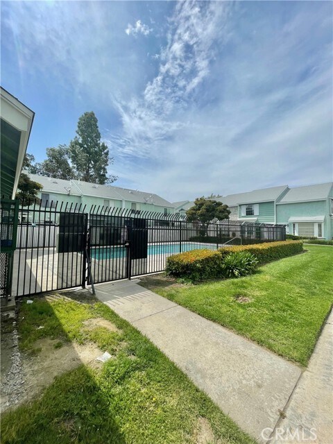 Building Photo - 5640 Riverside Dr