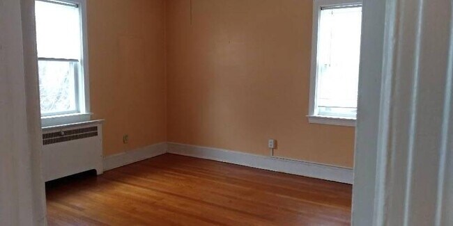 Building Photo - Classic Shepherd Park Home - Unfurnished
