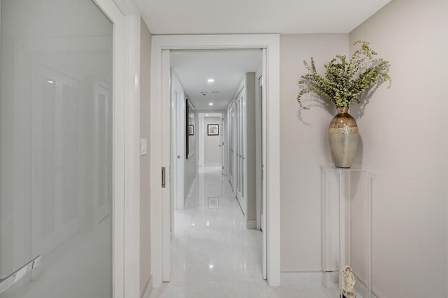 Building Photo - 4100 Galt Ocean Dr