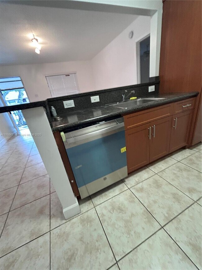 Building Photo - 6040 Shaker Wood Cir